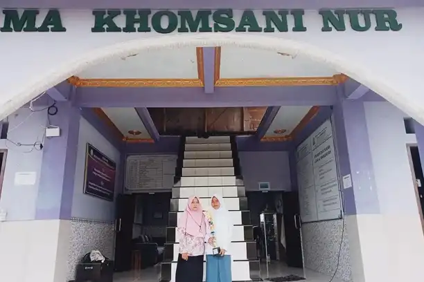 Madrasah Aliyah Khomsani Nur Lumajang